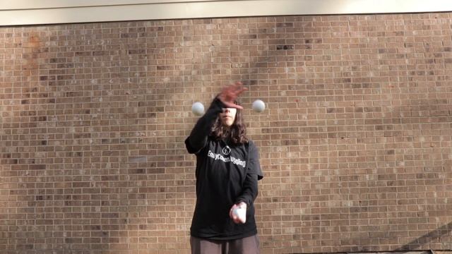 Advanced 3-Ball Juggling Tricks (with slow motion) смотреть онлайн