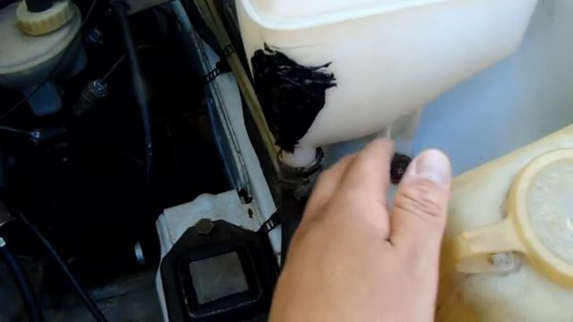 Exploto el deposito de refrigerante del Felicia( Aceite y Alcohol) смотреть онлайн