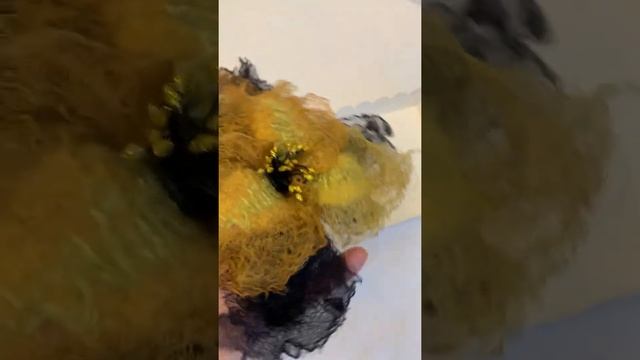 Брошь валяная из шерсти и шелка