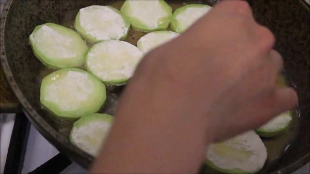 ЛЮБИМЫЙ РЕЦЕПТ КАБАЧКОВ, КАК ПРИГОТОВИТЬ КАБАЧКИ, ЖАРЕНЫЕ КАБАЧКИ, РЕЦЕПТ КАБАЧКИ, ЧТО ПРИГОТОВИТЬ смотреть онлайн
