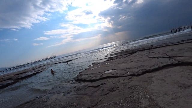 ИЗМЕРЯЕМ ТЕМПЕРАТУРУ ВОДЫ В МОРЕ 8 ЯНВАРЯ АЛАНЬЯ ТУРЦИЯ ЗИМОЙ смотреть онлайн