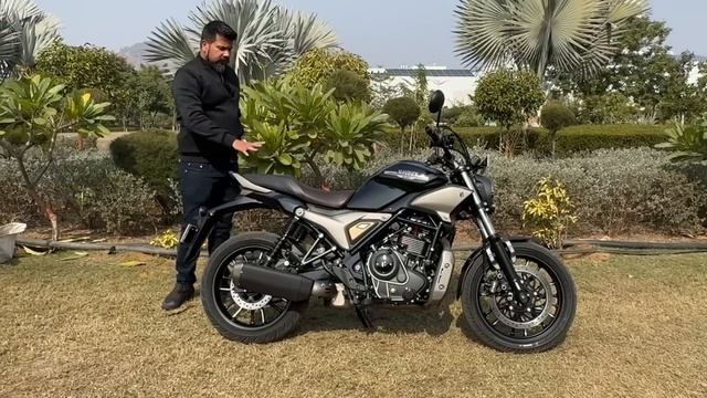 Hero Mavrick | First Impressions and Walkaround | Motoroids смотреть онлайн