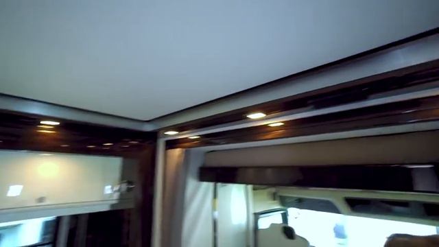 Längste Wohnmobile der Welt: 13,6m Mercedes Actros mit PKW Garage, Dachterrasse Slideout. Roomtour смотреть онлайн