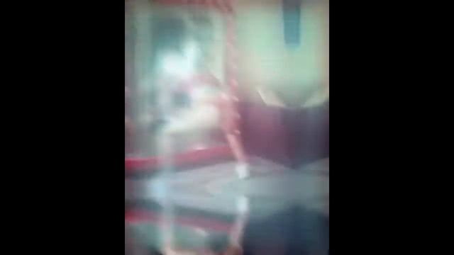 ТРЯСЕТ ПОПКОЙ ВОЗЛЕ ЗЕРКАЛА смотреть онлайн
