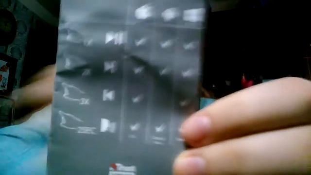 Большое красно белые наушники смотреть онлайн