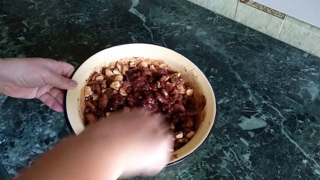 Сладкая колбаска из печенья со сгущенкой смотреть онлайн