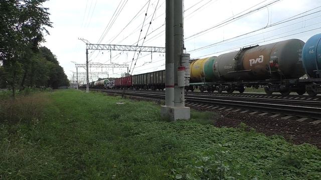 Электровоз 2ЭС6-675 "Синара" (ТЧЭ-38) с грузовым поездом.