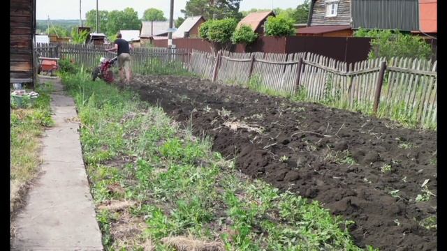 Брайт 135 и плуг ПЦ 1-18 смотреть онлайн