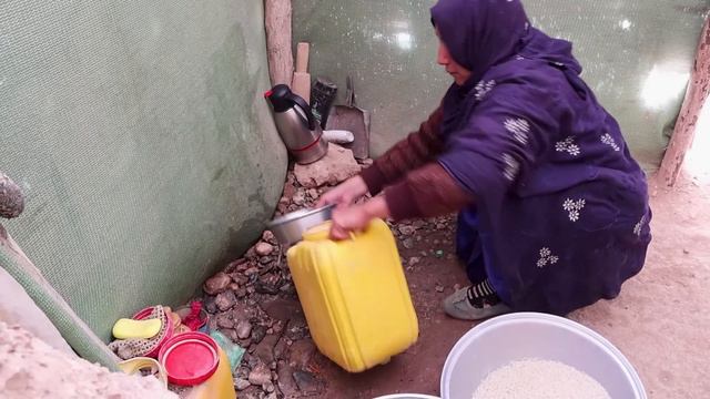 Living Small But Strong - Primitive Life in Afghanistan Cave Homes смотреть онлайн