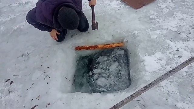 ТАЕТ! ОКУНУЛСЯ В ПРОРУБЬ! ЗАКАЛИВАНИЕ МОРЖЕВАНИЕ В ХОЛОДНОЙ ВОДЕ ГОРЯЧКИН МАКСИМ МИНУСИНСК смотреть онлайн