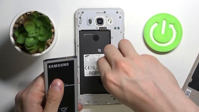Как вынуть батарею из Samsung Galaxy J7? Смена аккумуляторов на Samsung Galaxy J7 смотреть онлайн