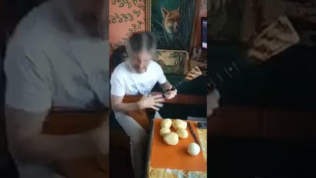 Валера играет на балалайке смотреть онлайн