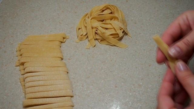 Свежая домашняя паста! Тесто для пасты и вкусный обед из него -Феттуччине Альфредо в сливочном соус смотреть онлайн