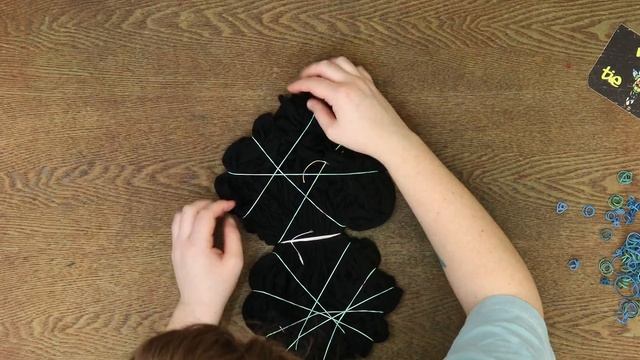 How to UPCYCLE a BLACK T-SHIRT with BLEACH | Reverse Dye Yin Yang Tutorial | Part 1 смотреть онлайн