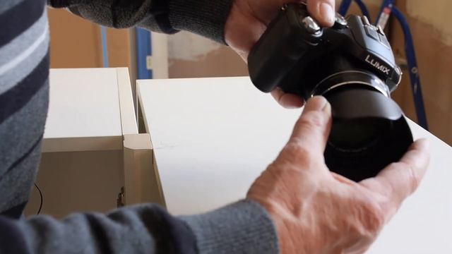 How to install the lens hood on the Panasonic lumix FZ200 смотреть онлайн