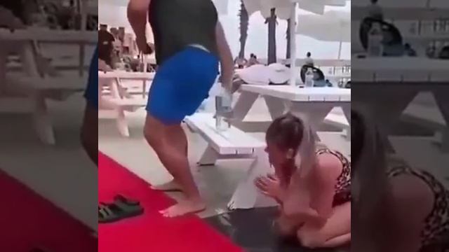 Что-то пошло не так смотреть онлайн