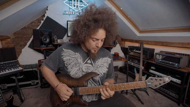 THE BOSS OF SYNTH PEDALS? | Boss SY-1 Synthesizer смотреть онлайн