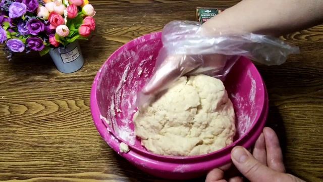 РОГАЛИКИ на СМЕТАНЕ // ОЧЕНЬ простой РЕЦЕПТ ВКУСНЕЙШИХ РАССЫПЧАТЫХ РОГАЛИКОВ)))) смотреть онлайн