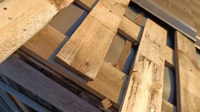 Увеличиваю свесы крыши частного дома перед утеплением фронтона. смотреть онлайн