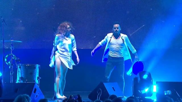 Группа ПИЦЦА - Тебя одну (Live @ Известия Hall) (2).mp4 смотреть онлайн