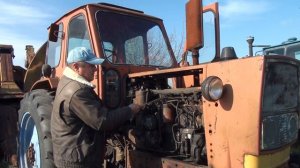 Запуск дизеля трактора СССР  ЮМЗ - 6 знаменитой "шморгалкой"!
