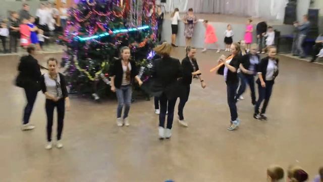 "Rock 'n' Roll" смотреть онлайн