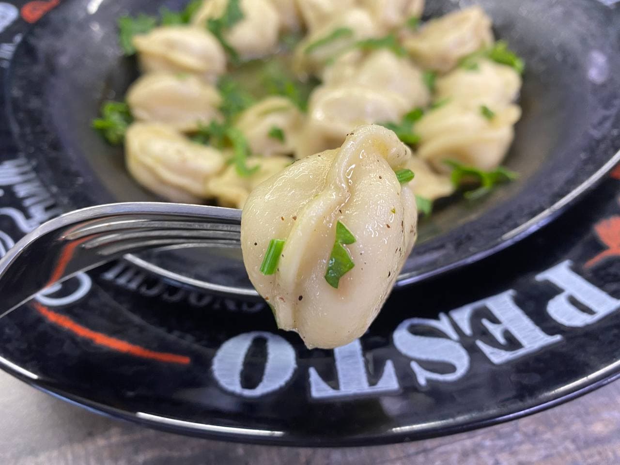 Пельмени в собственном соку. Почти без воды и кастрюля не нужна