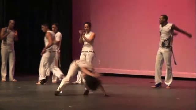 Capoeira Candeias Performance (6th Show) смотреть онлайн