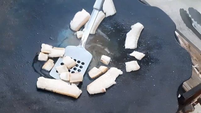 Ужин по Королевски. Картошка на сале в садже на супер летающей печи из 22 дюймовых дисков. смотреть онлайн