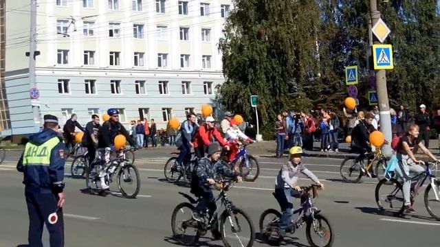 Рыжий фестиваль 2015. Ижевск. Удмуртия. Велопарад «Рыжие на колесах»: смотреть онлайн