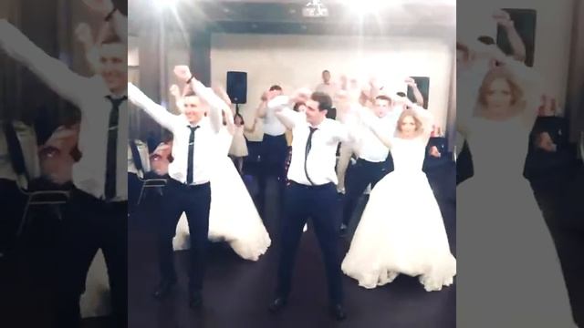 Свадебный танец флешмоб шафл Свадьба близняшек смотреть онлайн
