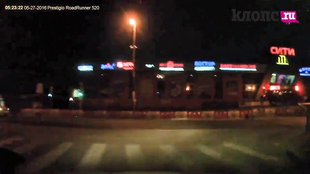 Водитель, ты судак: таксист гонит на "красный" среди ночи смотреть онлайн