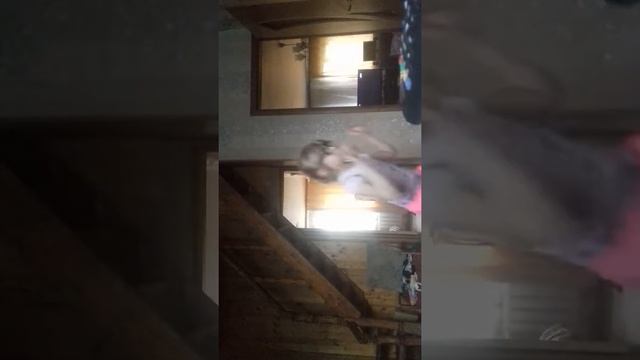 Повторяю танец под музыку зацепила смотреть онлайн