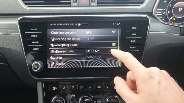 How To Change The Clock In A ŠKODA (in 9 Seconds!)