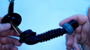 Opel Astra H (Zafira B). Проверка состояния электропроводки задней двери