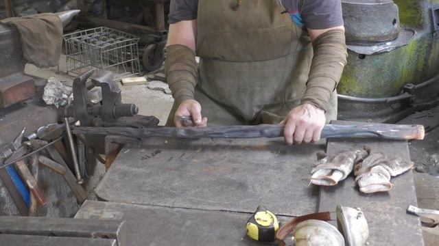 Делаем ствол дерева из ржавой трубы (ковка, фактура)/ Blacksmithing.Forging a tree from a steel pip смотреть онлайн