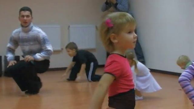 Бальные танцы (3-5 лет). Хореограф - Владимир Андрющенко смотреть онлайн