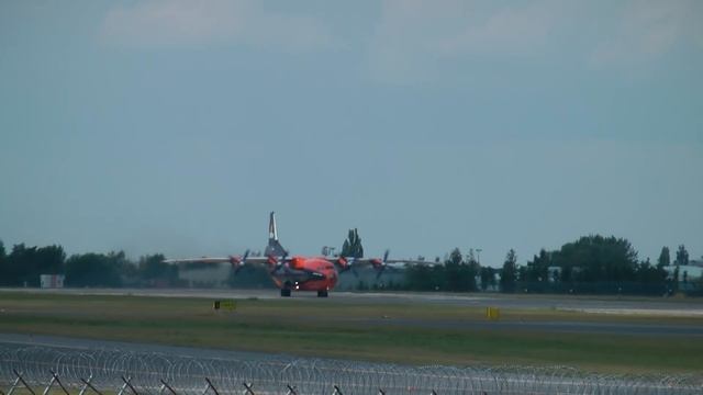 Antonov An-12 Cavok Air takes off from Poznan Airport || Start An-12 z lotniska w Poznaniu смотреть онлайн
