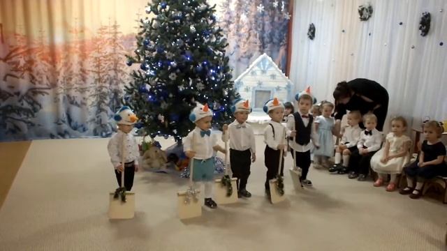 Новогодний утренник в младшей группе смотреть онлайн
