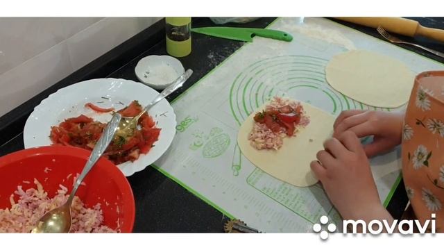 Вкусный и сочный "Янтык" с ветчиной и сыром смотреть онлайн