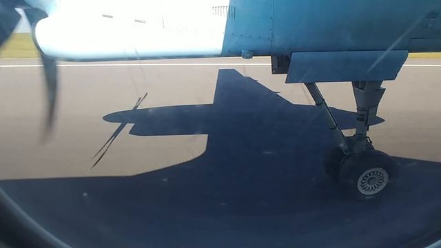 Austrian Airlines Dash-8 landing on Vienna airport "Schwechat" runway 34 смотреть онлайн