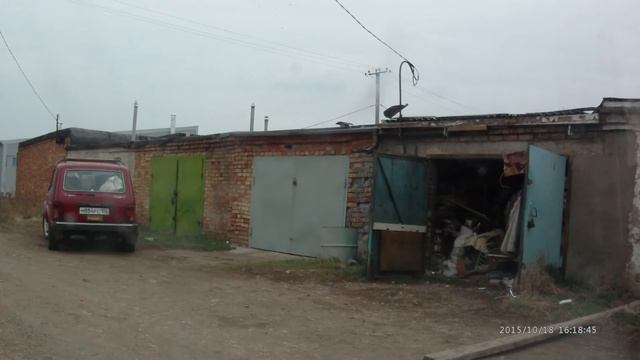 Вместительный гараж дяди Валеры.