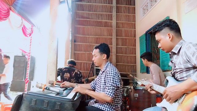 Rom Duol Stueg Sen - Cover band | Đức Guitar смотреть онлайн