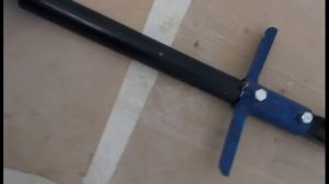 Лопата для прокладки кабеля из водопроводной трубы.