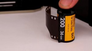 Как вставить пленку в пленочный фотоаппарат