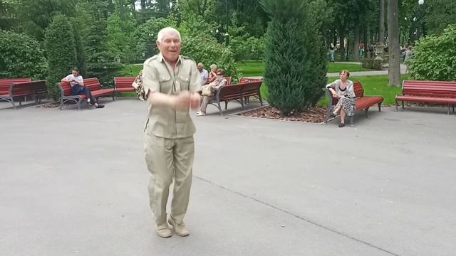 Белые туманы!!!💃🌹Танцы в парке Горького!!!🌴🌹Харьков🌼🌹2021 смотреть онлайн