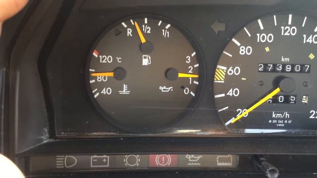 Mercedes 190 W201 (1.8e) budíky смотреть онлайн