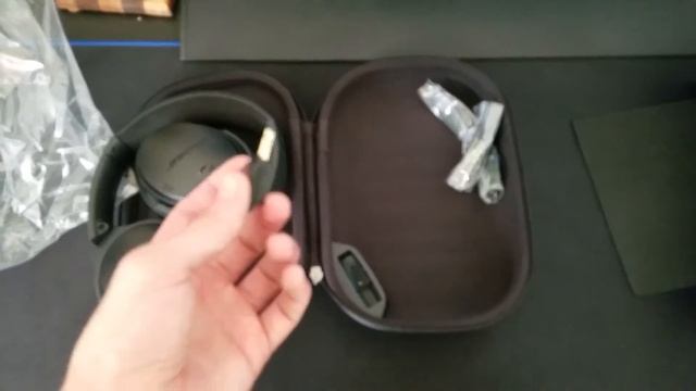 Bose QC 35 Unboxing and First Look смотреть онлайн
