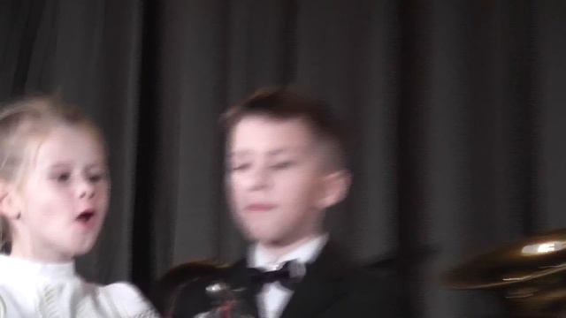 Идет солдат по городу#песнипобеды смотреть онлайн