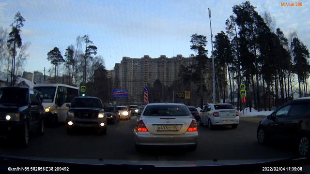 Машину каршеринга бросили на дороге смотреть онлайн